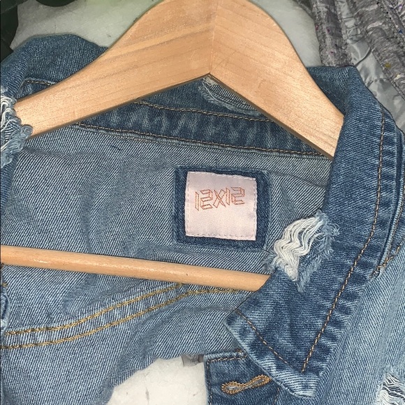 Distressed jean jacket - Picture 4 of 4